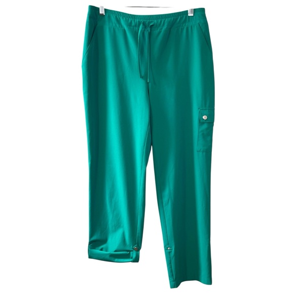 Chicos Zenergy Roll Tab Cargo lightweight green pants Women’s 6 like new - Picture 1 of 15